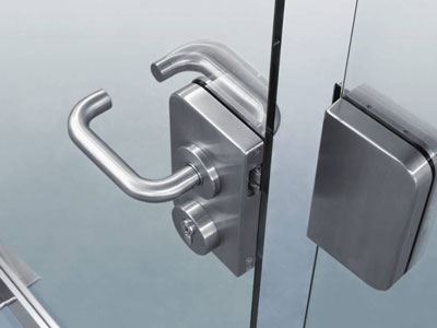 Accessoire mobilier en verre