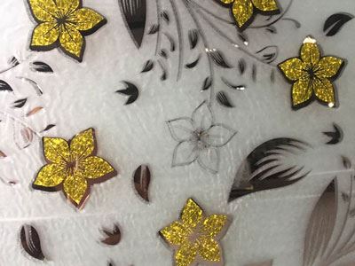 Verre avec film titane