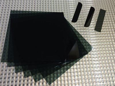 Vitrage automobile teinté